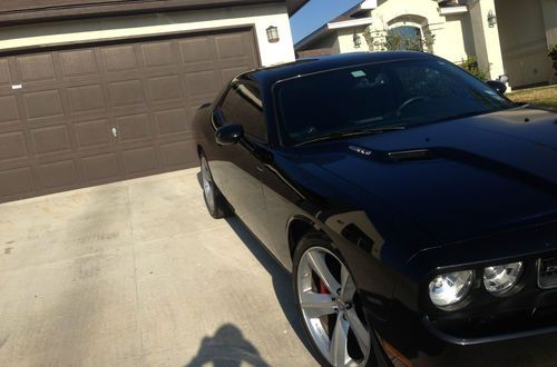 2010 dodge challenger srt8 coupe 2-door 6.1l