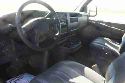 2003 Chevrolet 2500 Cargo Van For Sale~Clean Truck Ready to Work~Salvage Title, image 3