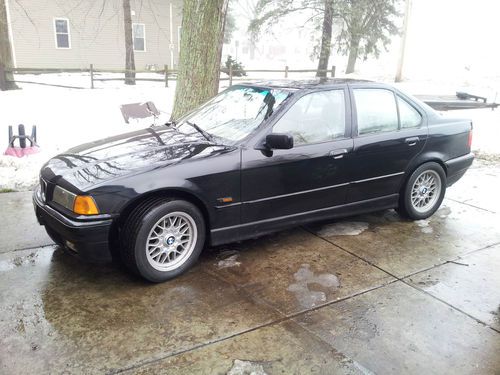 1995 bmw 318i base sedan 4-door 1.8l