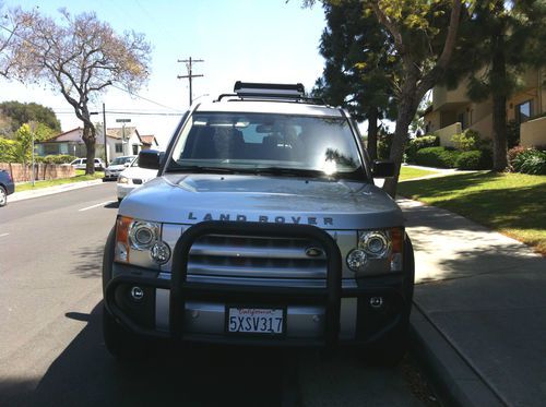 Silver land rover lr3 hse