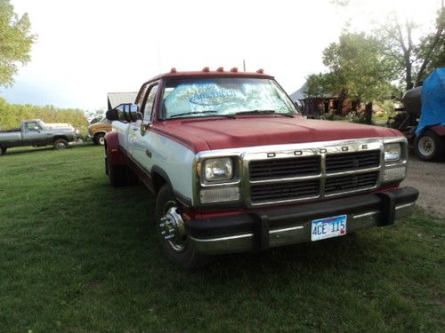 Dodge ram d-350  dually 5.9 cummins 5 speed manual