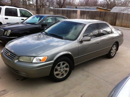 1999 toyota camry xle sedan 4-door 3.0l