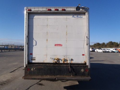 2005 gmc savana cutaway box truck