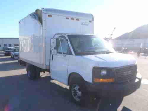2005 GMC SAVANA CUTAWAY BOX TRUCK, image 4