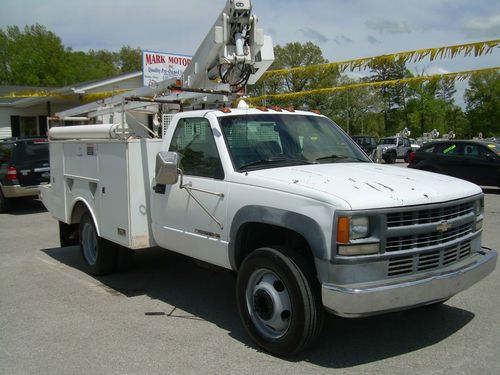 1994 chevy 3500 hd former at&amp;t bucket truck low, low miles!! 6.5 diesel, 5 speed