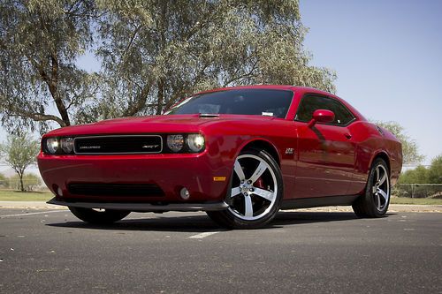 2012 dodge challenger srt8 coupe 2-door 6.4l