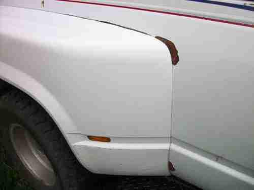 1997 K3500 Crew Cab 8' bed Dually 4X4 LOADED w Goose Neck in bed w Cap, image 5