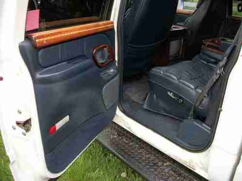 1997 K3500 Crew Cab 8' bed Dually 4X4 LOADED w Goose Neck in bed w Cap, image 8