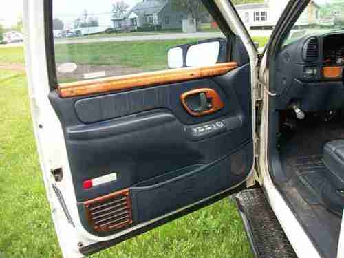 1997 K3500 Crew Cab 8' bed Dually 4X4 LOADED w Goose Neck in bed w Cap, image 9