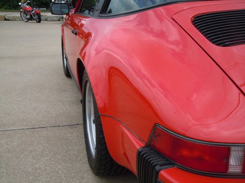 1985 Porsche 911 Carrera Coupe 2-Door 3.2L, image 3