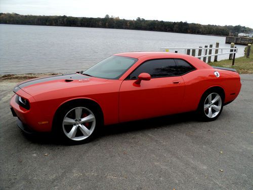 2008 dodge challenger srt8 coupe 2-door 6.1l
