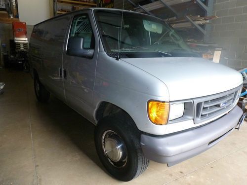 2006 ford e-250 base standard cargo van 2-door 5.4l