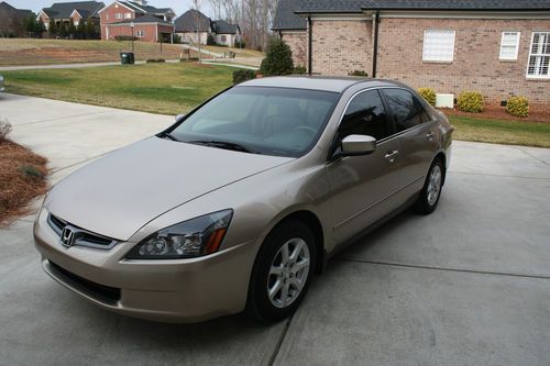 Like new 2004 honda accord lx sedan 4-door 2.4l