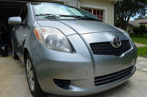 2007 toyota yaris base hatchback 2-door 1.5l, clean 5-speed manual! no reserve!