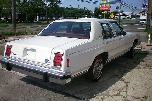 1986 Ford LTD Crown Victoria, image 2