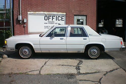 1986 Ford LTD Crown Victoria, image 3
