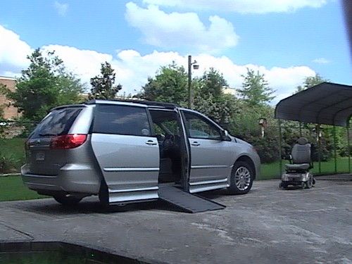 2008 toyota sienna handicap van with 2 wheelchairs