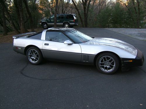 1986 chevrolet corvette base hatchback 2-door 5.7l