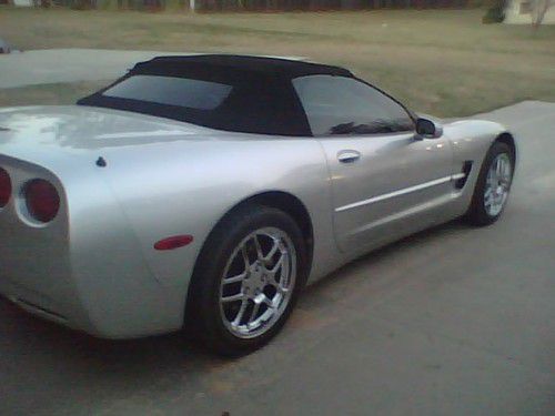 2001 chevrolet corvette base convertible 2-door 5.7l