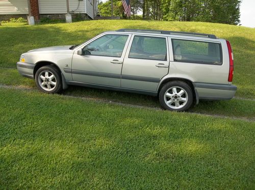 Rare special edition 2000 volvo v70 awd xc se!  great condition, beautiful, safe