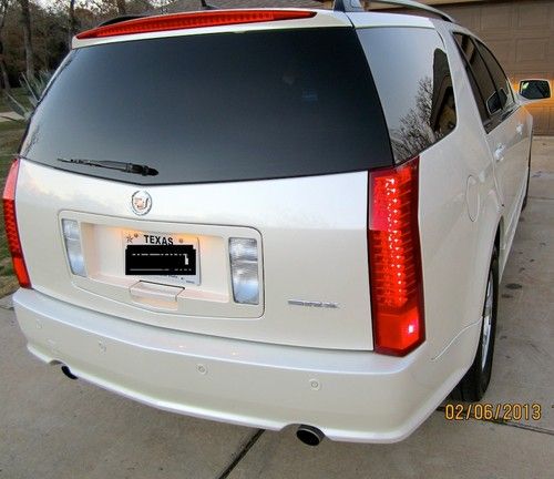 4 Dr Cadillac SUV with DVD Entertainment System! 28K MILES!!, image 2