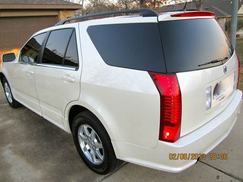 4 Dr Cadillac SUV with DVD Entertainment System! 28K MILES!!, image 3