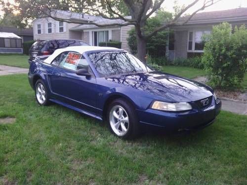 2000 ford mustang gt convertible 2-door 4.6l