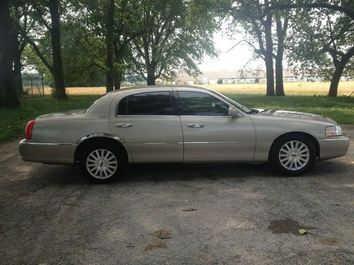 2003 lincoln town car signature