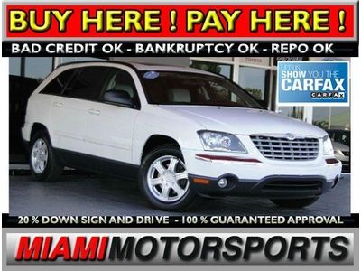 We finance '06 chrysler suv clean carfax leather sunroof entertainment system