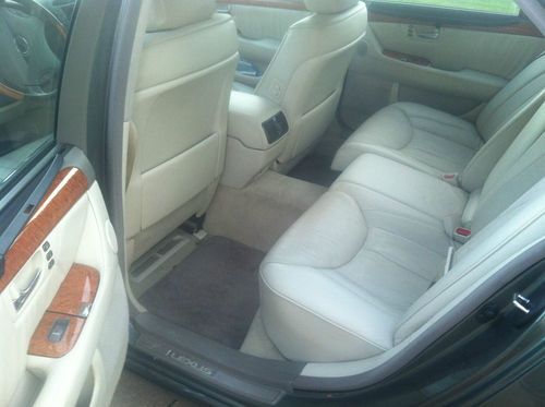 2004 Lexus LS430 Premium Sedan 4-Door 4.3L, image 2
