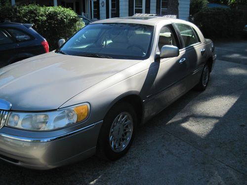 1999 lincoln town car signature sedan 4-door 4.6l