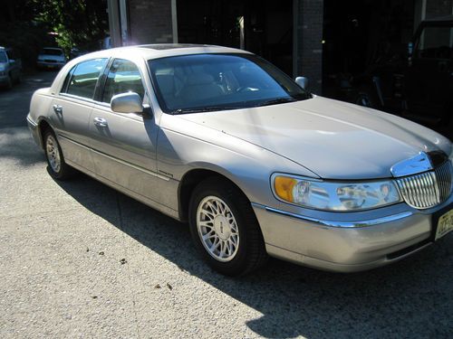 1999 Lincoln Town Car Signature Sedan 4-Door 4.6L, US $3,500.00, image 2