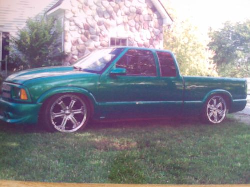 Chevrolet s-10 custom lowrider 1996 v-6 auto runs strong minor cosmetic damage