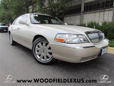 2004 lincoln town car ultimate; extra clean!!