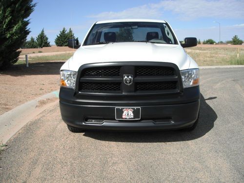 Almost new 2012 dodge reg cab 4x4 white hemi 8ft box