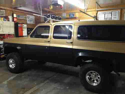 Vintage 4x4 Suburban  4