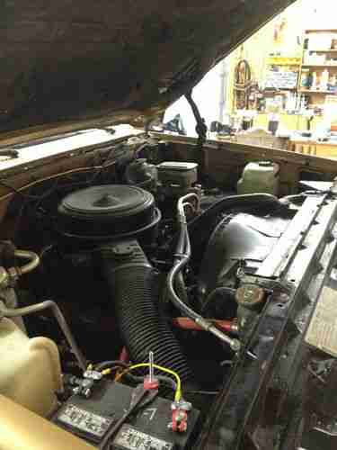 Vintage 4x4 Suburban  4