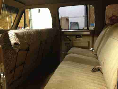 Vintage 4x4 Suburban  4