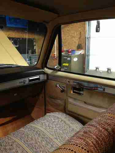 Vintage 4x4 Suburban  4