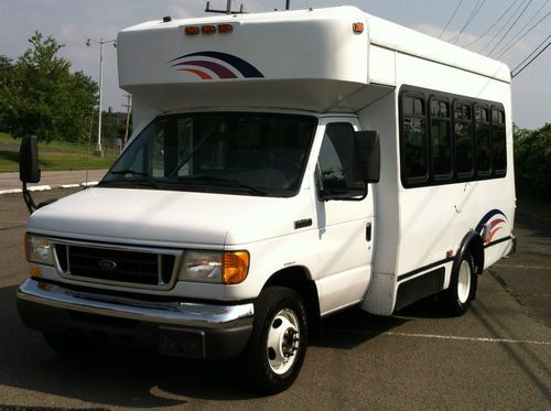 2006 ford e-350 11 passenger bus w/wheelchair lift diesel engine 6.0