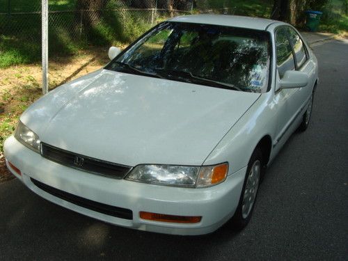 1996 Honda Accord LX Sedan 4-Door 2.2L, 5-speed Manual, runs good, image 2