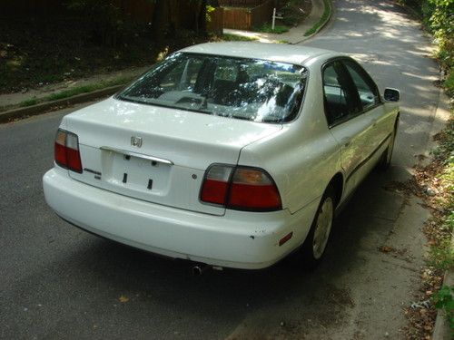 1996 Honda Accord LX Sedan 4-Door 2.2L, 5-speed Manual, runs good, image 6