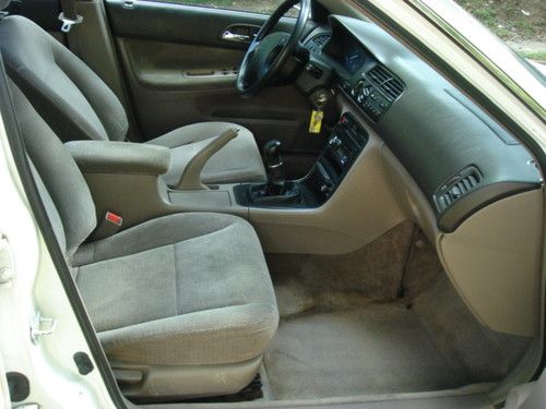 1996 Honda Accord LX Sedan 4-Door 2.2L, 5-speed Manual, runs good, image 8