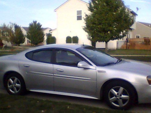 2005 pontiac grand prix base sedan 4-door 3.8l