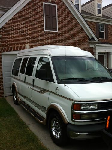 1 owner....00 chevrolet express hi-top gladiator conversion....