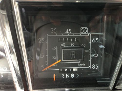 1987 Lincoln Town Car Signature Sedan 4-Door 5.0L, Excellent Condition, image 3