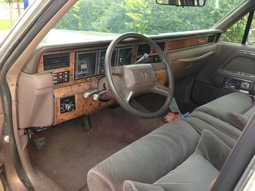 1987 Lincoln Town Car Signature Sedan 4-Door 5.0L, Excellent Condition, image 4