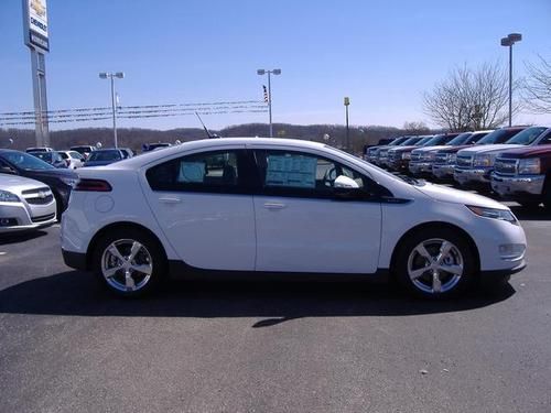 2013 chevrolet volt base hatchback 4-door 1.4l