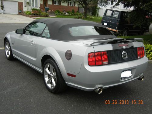 2006 Ford Mustang GT Convertible 2-Door 4.6L, image 3