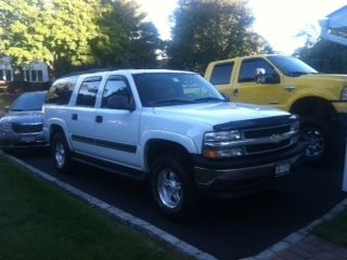 2005 chevy suburban - white    well-maintained  highway miles
